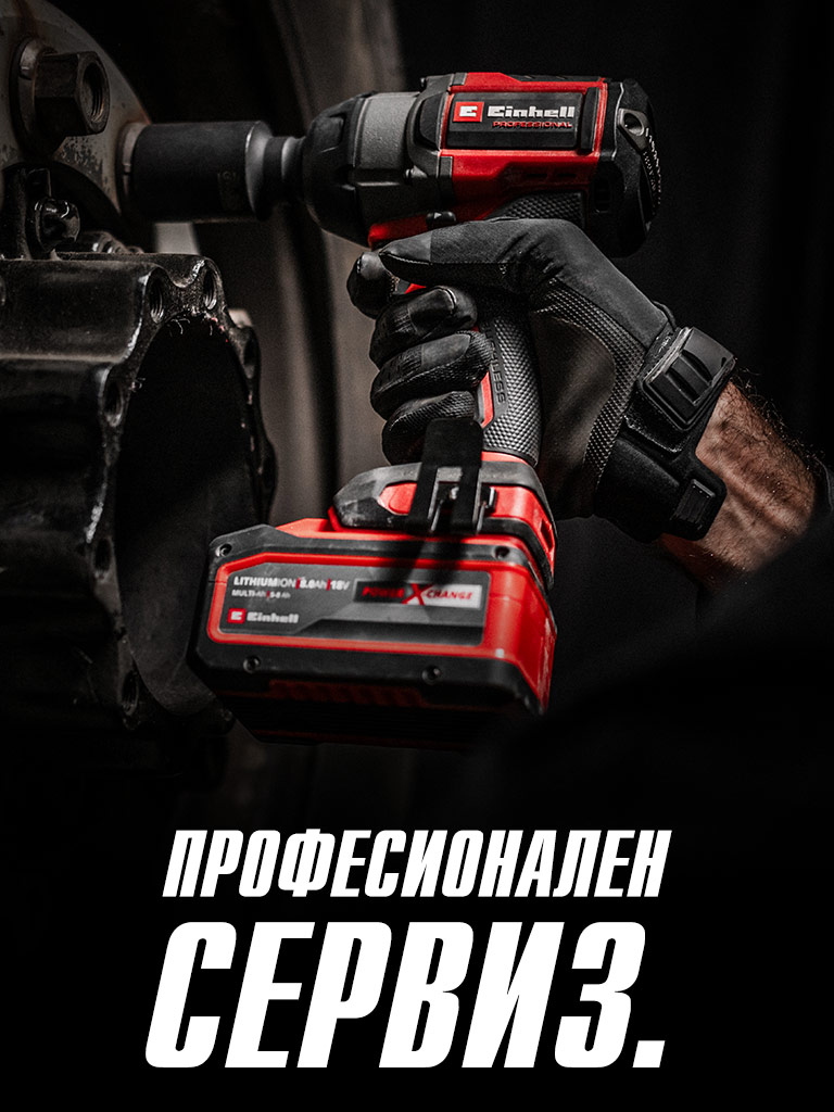 Близък план на червен акумулаторен ударен гайковерт, използван върху колело, с текст „Професионални услуги“.